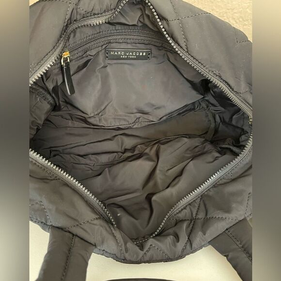 Marc Jacobs quilted puffer Travel Bag with guitar crossbody strap in black - Picture 10 of 16